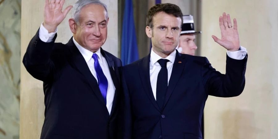 Benjamin Netanjahu (l.) und Emmanuel Macron