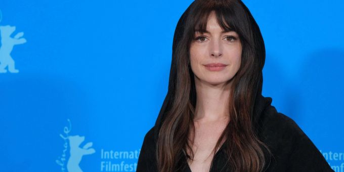 Die Schauspielerin Anne Hathaway aus den USA wird in Deutschland vor der Kamera stehen. Die Schauspielerin Anne Hathaway aus den USA wird in Deutschland vor der Kamera stehen.