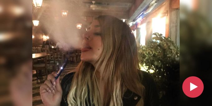 Influencer und Farben - So verführen Hersteller Teenies zu E-Zigis