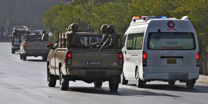 Islamabad - 14 Tote nach Busunfall in Pakistan