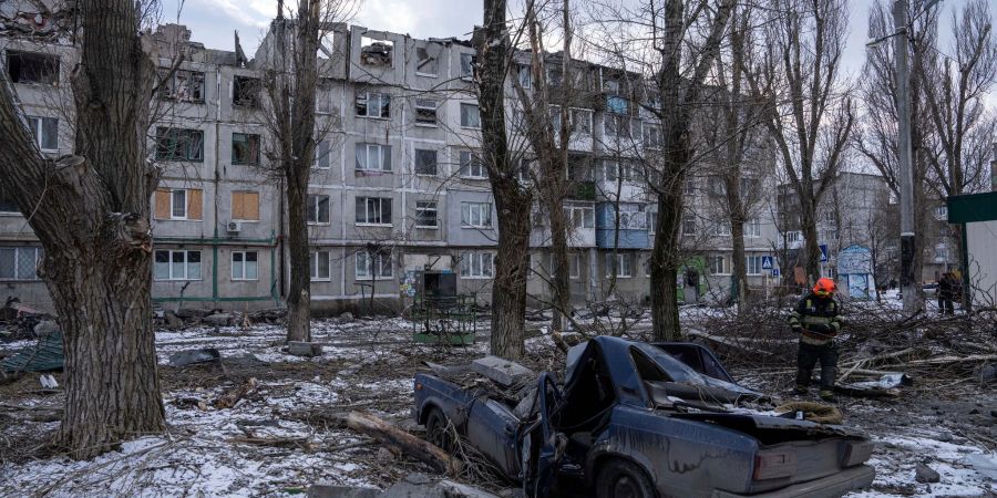 Ein Wohnhaus in Pokrowsk, das durch eine Rakete zerstört wurde.