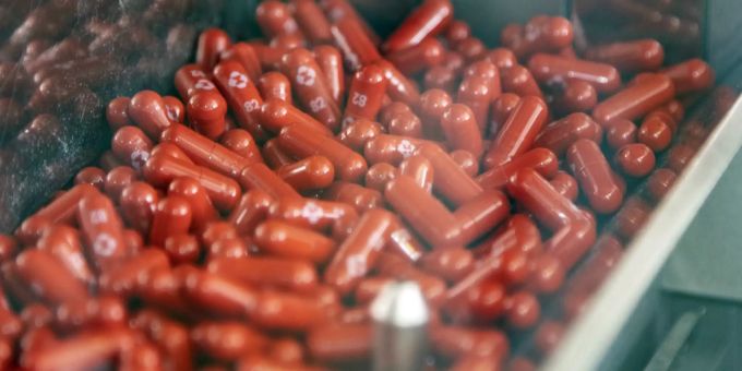 Das neue Medikament von Merck gegen das Coronavirus wird zurzeit auf den Prüfstand gestellt. Covid Wunderpille