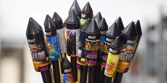 Der Verband der pyrotechnischen Industrie nennt den Bund-Länder-Beschluss einen «Todesstoss für die gesamte Feuerwerksbranche». Foto: Christophe Gateau/dpa Der Verband der pyrotechnischen Industrie nennt den Bund-Länder-Beschluss einen «Todesstoss für die gesamte Feuerwerksbranche». Foto: Christophe Gateau/dpa