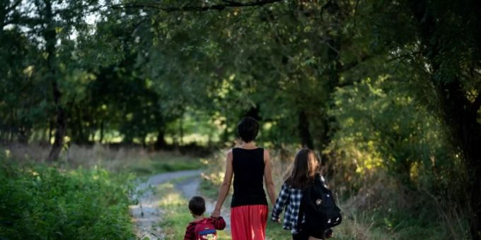 Eine Mutter mit Kindern. Mütter