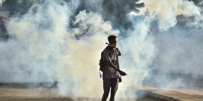Tränengas bei Protesten im Sudan. Sudan