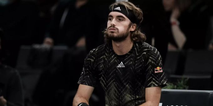 Stefanos Tsitsipas hat körperliche Probleme. Eine Ellenbogen-Verletzung zwingt die Weltnummer 3 zur ersten Karriere-Aufgabe. Stefanos Tsitsipas