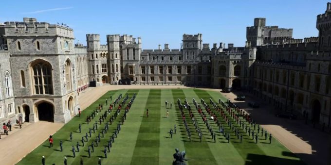 Auf Schloss Windsor hat Prinz Andrew noch eine Suite. Charles Prinz William