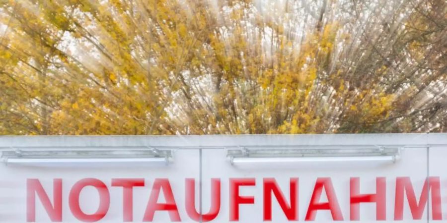 Die Zahl der in Kliniken aufgenommenen Corona-Patienten je 100.000 Einwohner innerhalb von sieben Tagen wird mit den neuesten Regelungen nun noch wichtiger. Foto: Julian Stratenschulte/dpa