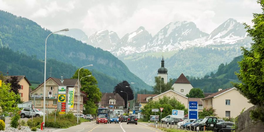 Ortseinfahrt Nesslau auf der Toggenburgerstrasse.