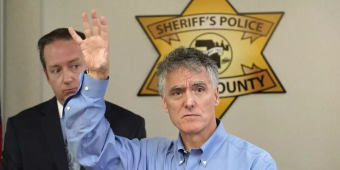 Cook County Sheriff Tom Dart beantwortet Fragen, nachdem ein weiteres Opfer des Killers identifiziert werden konnte. Gacy Exhumations