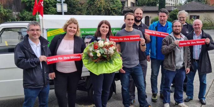 Wahlfeier des Bürgerlichen Komitees Suhr nach den vergangenen Kommunalwahlen mit der neu gewählten Gemeindepräsidentin Carmen Suter-Frey (3.v.l.). SVP Suhr Bürgerliches Komitee