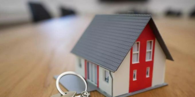 Ein Geschlechtergefälle zwischen Männern und Frauen gibt es auch beim Immobilienkauf: Nach einer Analyse des Finanzierungsvermittlers Interhyp kaufen sich Männer im Schnitt nahezu doppelt so häufig alleine eine eigene Wohnung wie Frauen. Foto: CLARK/Unsplash/obs Ein Geschlechtergefälle zwischen Männern und Frauen gibt es auch beim Immobilienkauf: Nach einer Analyse des Finanzierungsvermittlers Interhyp kaufen sich Männer im Schnitt nahezu doppelt so häufig alleine eine eigene Wohnung wie Frauen. Foto: CLARK/Unsplash/obs