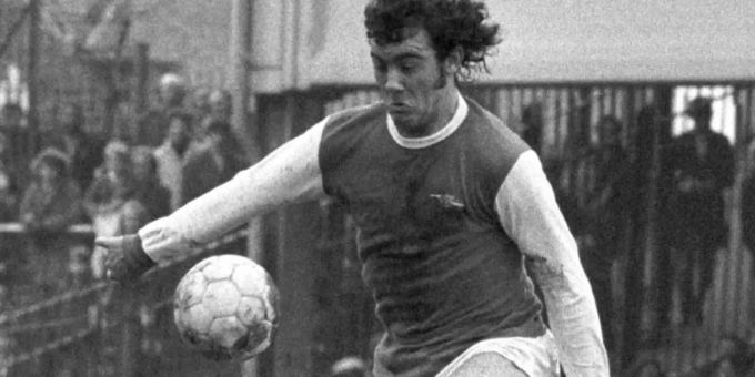 Ray Kennedy, 1972 in Aktion für den FC Arsenal. Der ehemalige englische Fussball-Nationalspieler ist im Alter von 70 Jahren gestorben. Foto: -/PA Wire/dpa Ray Kennedy, 1972 in Aktion für den FC Arsenal. Der ehemalige englische Fussball-Nationalspieler ist im Alter von 70 Jahren gestorben. Foto: -/PA Wire/dpa