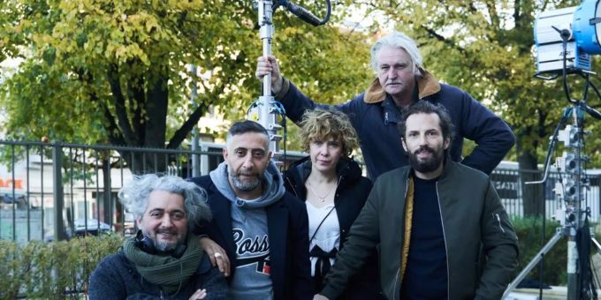 v.l.n.r.: Cüneyt Kaya, Kida Khodr Ramadan, Angélique Kommer, Detlev Buck und Quirin Berg beim Dreh zu «Greenlight – German Genius». ricky gervais
