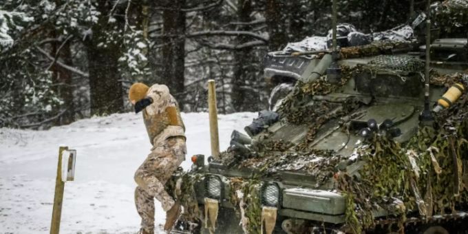 Nato-Soldat bei Übung in Lettland Nato-Soldat bei Übung in Lettland