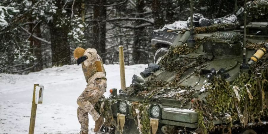 Nato-Soldat bei Übung in Lettland
