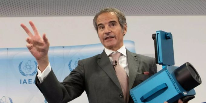 Grossi mit einer Überwachungskamera Grossi mit einer Überwachungskamera
