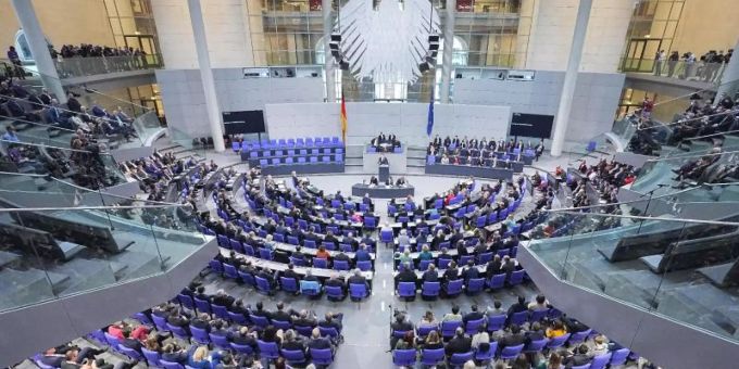 In der aktuellen Legislaturperiode hat der Bundestag stolze 736 Mitglieder. Foto: Michael Kappeler/dpa In der aktuellen Legislaturperiode hat der Bundestag stolze 736 Mitglieder. Foto: Michael Kappeler/dpa