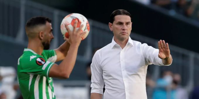 Bayer-Coach Gerardo Seoane während der Europa-League-Partie gegen Real Betis (1:1). Gerardo Seoane
