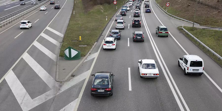 Werden Gemeinden an Autobahnen angeschlossen, profitieren vor allem reiche Haushalte. Die indirekten Kosten tragen ärmere Haushalte überproportional stark. (Themenbild)