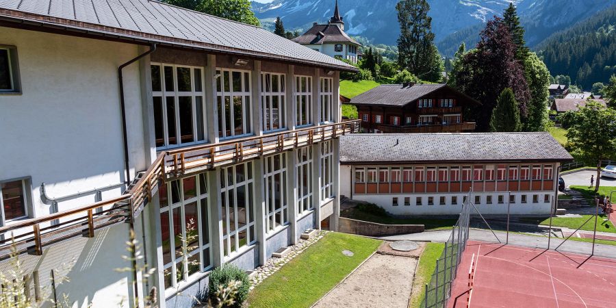 Die Schulanlage Graben am Schulgässli 6 in Grindelwald.