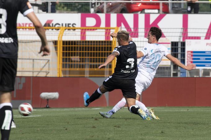 Pius Dorn (re.) trifft zum 1:0 für den FC Luzern gegen den FC Lugano. FC Lugano FC Luzern