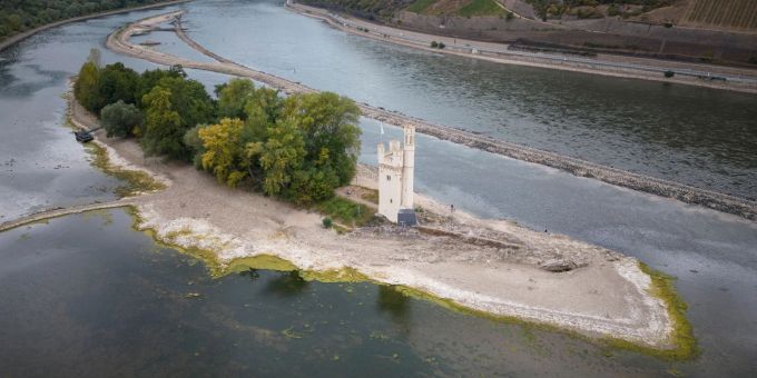 Die Pegelstände auf dem Rhein hatten nach wochenlanger Trockenheit teils historische Tiefststände erreicht. rhein