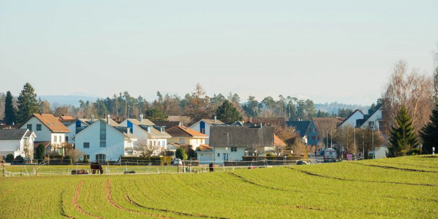 Blick auf die Gemeinde Henggart im Zürcher Weinland.