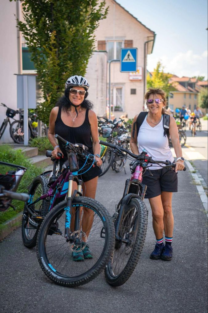 Angelika Witzigmann aus Scheidegg DE und Linda Bösch aus Nesslau machen eine kurze Pause.