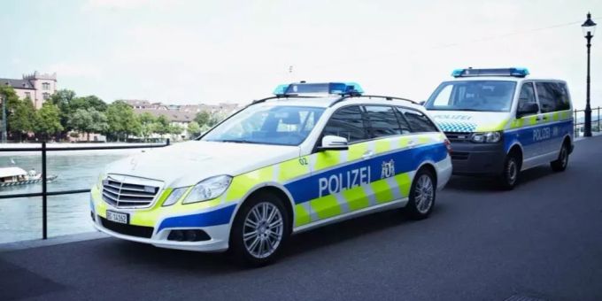Ein 29-Jähriger ist von zwei Männern angegriffen und verletzt worden.