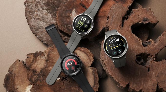 Die Galaxy Watch5 Pro kommt in den zwei Farben «Black Titanium» und «Gray Titanium». Samsung Galaxy Watch5 Pro