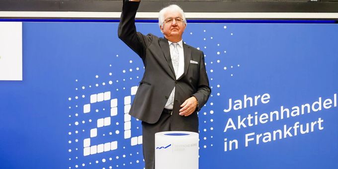Der Präsident der österreichischen Nationalbank und Mitglied der europäischen Zentralbank, Robert Holzmann, spricht sich für weitere Zinserhöhungen in Europa aus. (Archivbild) Der Präsident der österreichischen Nationalbank und Mitglied der europäischen Zentralbank, Robert Holzmann, spricht sich für weitere Zinserhöhungen in Europa aus. (Archivbild)