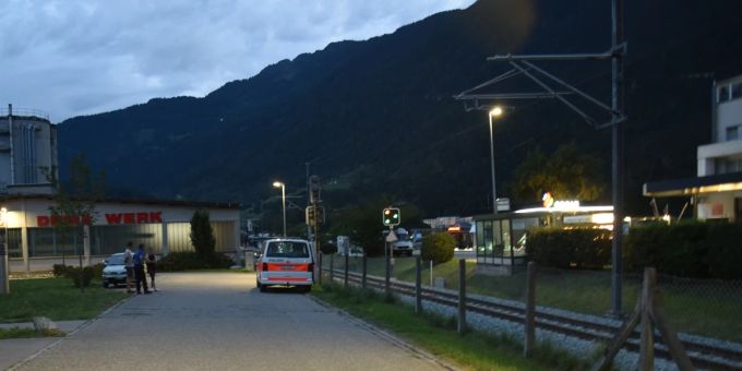Ein E-Scooter-Lenker stürzte und erlitt dabei mittelschwere Kopfverletzungen.