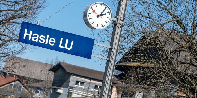 Die Bahnhofstafel Hasle LU. Die Bahnhofstafel Hasle LU.