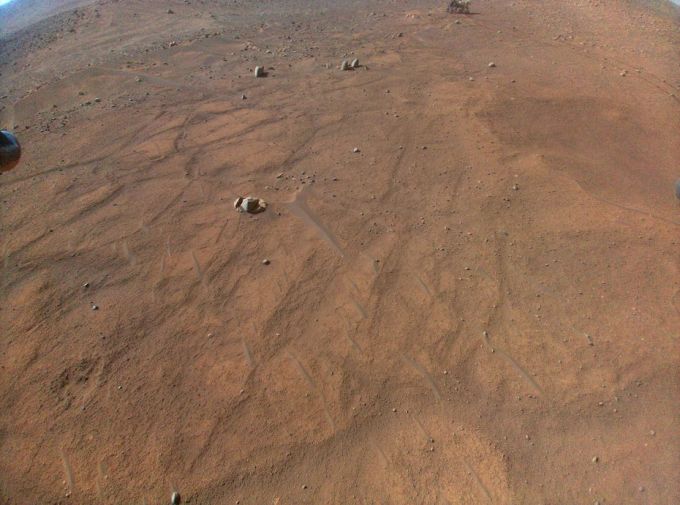 Eine besondere Aufnahme des Mars-Helikopters Ingenuity. notlandung mars