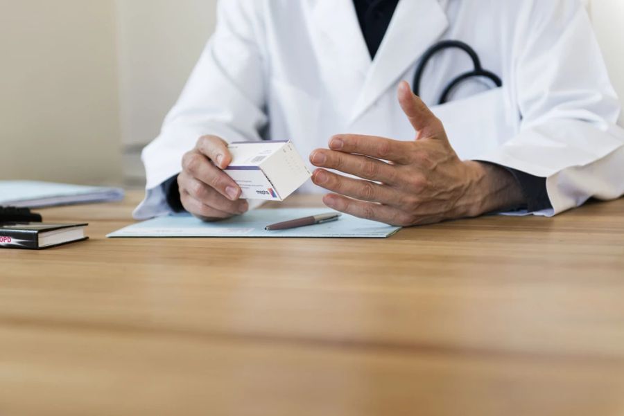 Pharmafirmen dürfen künftig anonymisierte Schweizer Spitaldaten für Forschungszwecke nutzen. (Archivbild)