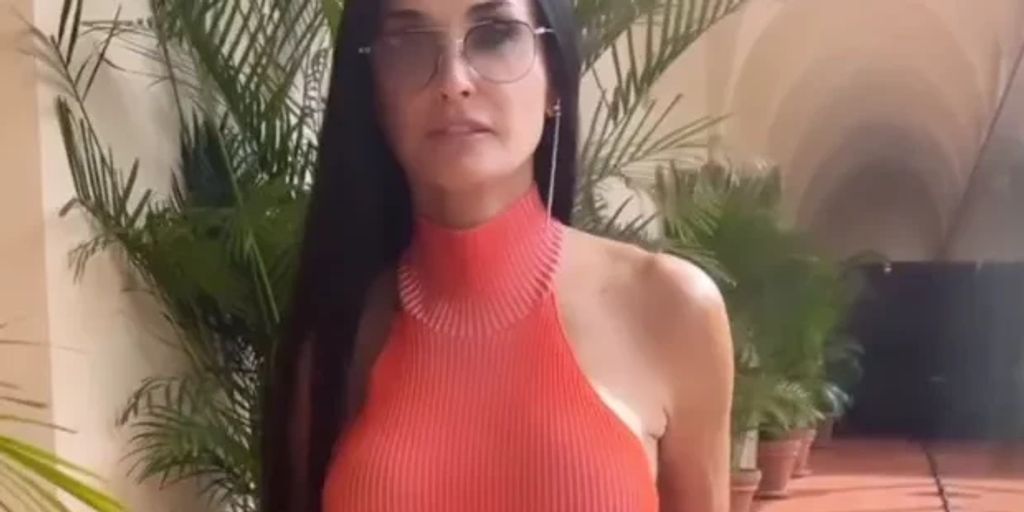 Demi Moore (60 years old) shows herself in a transparent dress