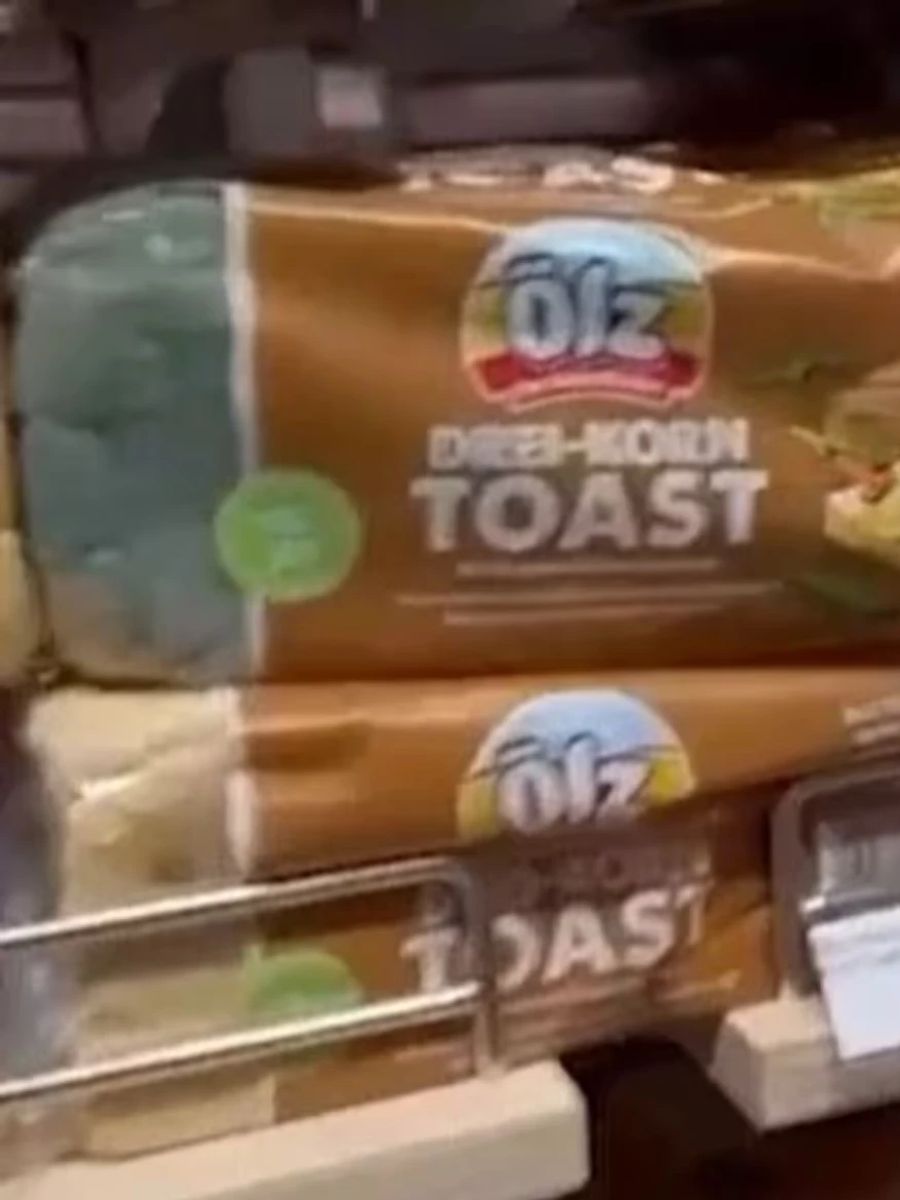 Dieses verschimmelte Toast lag in einer Coop-Filiale auf.