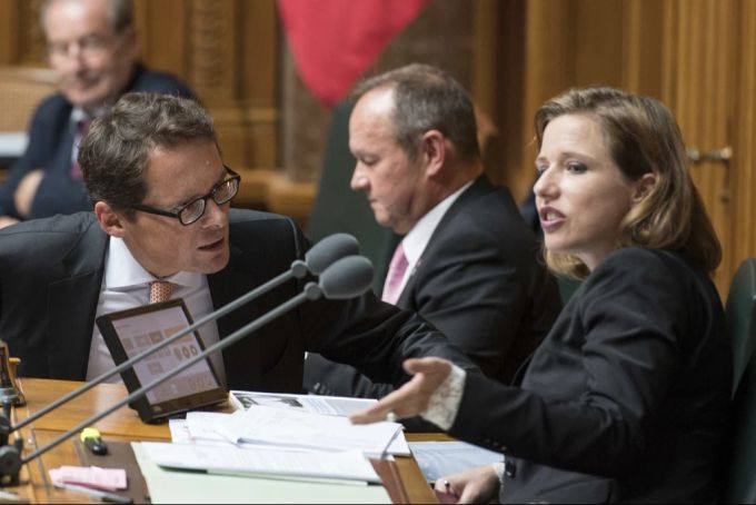 Nationalrat Roger Koeppel (links) spricht mit Nationalratspräsidentin Christa Markwalder, am 21. September 2016, im Nationalrat in Bern. Roger Köppel Christa Markwalder