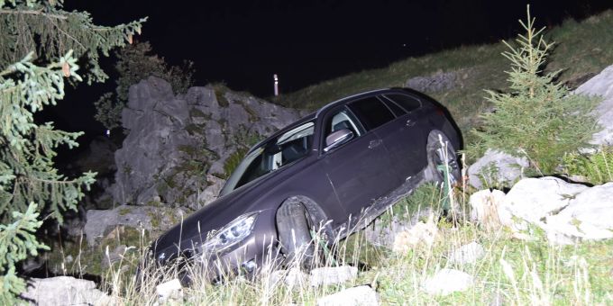 Schwägalp AR - Lenker landet 15 Meter unterhalb der Strasse