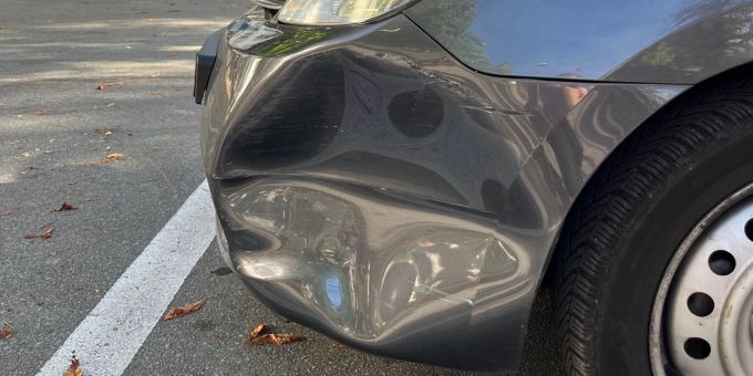 Olten SO - Lenker beschädigt parkiertes Auto und fährt einfach weiter