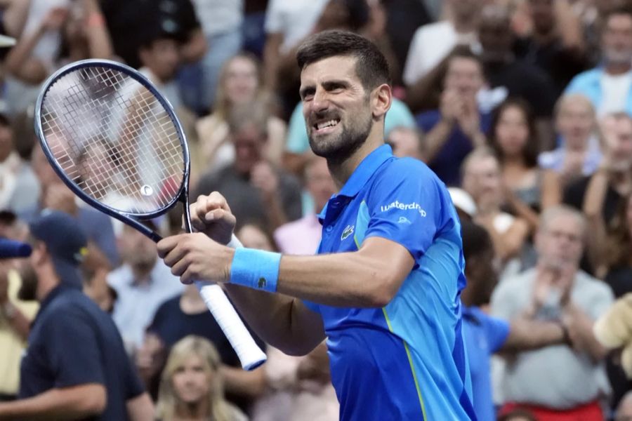 Novak Djokovic jubelt an den US Open nach seinem gewonnenen Achtelfinal.