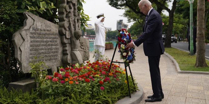 biden blumen mccain