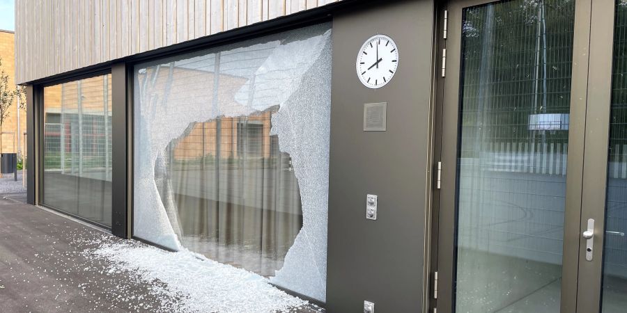 Sachbeschädigung an Dreifachturnhalle im Engerfeld.