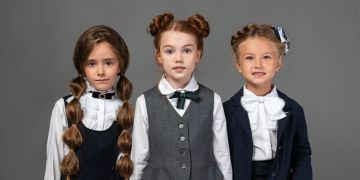Mädchen Schuluniform