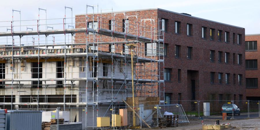 Jedes zehnte Wohnungsbauunternehmen meldet laut Ifo-Institut Finanzierungsschwierigkeiten.