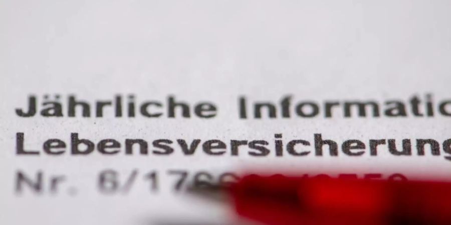 Die Zahl neu abgeschlossener Lebensversicherungen ist 2020 im Vergleich zu 2019 um mehr als zwölf Prozent gesunken. Foto: Armin Weigel/dpa