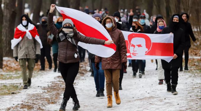 Demonstranten fordern den Rücktritt von Machthaber Lukaschenko. Proteste in Belarus