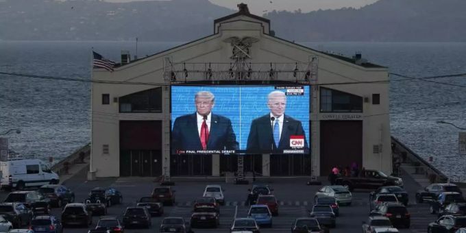Übertragung in San Francisco: Das letzte TV-Duell zwischen Trump und Biden. Foto: Jeff Chiu/AP/dpa Übertragung in San Francisco: Das letzte TV-Duell zwischen Trump und Biden. Foto: Jeff Chiu/AP/dpa