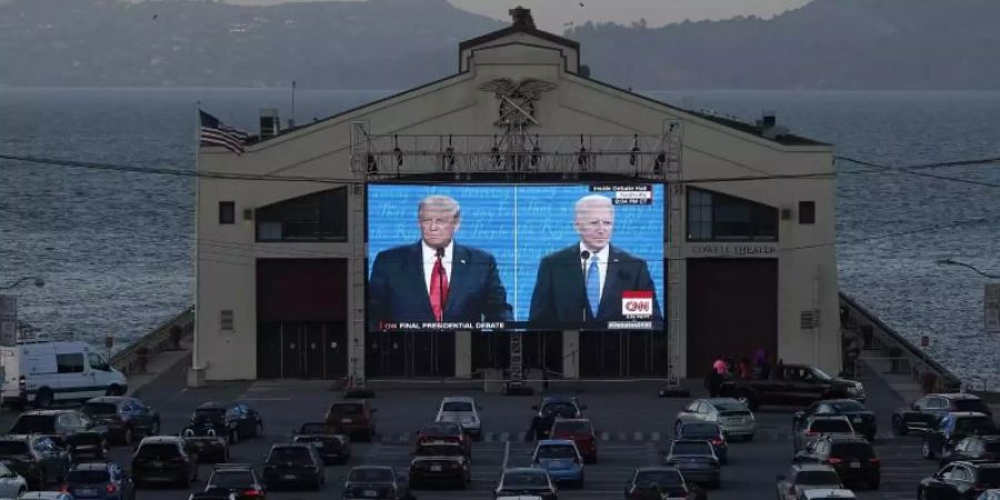 Übertragung in San Francisco: Das letzte TV-Duell zwischen Trump und Biden. Foto: Jeff Chiu/AP/dpa